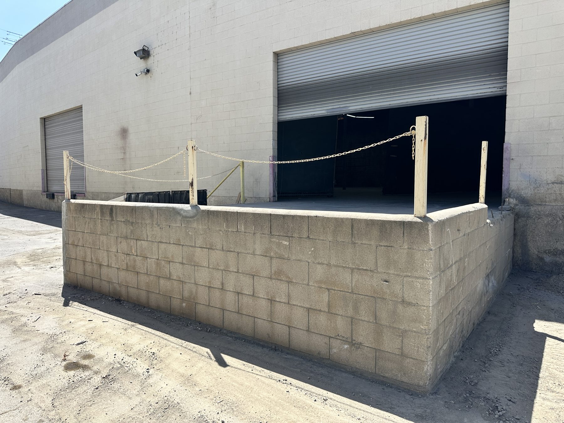 Dock-high loading well