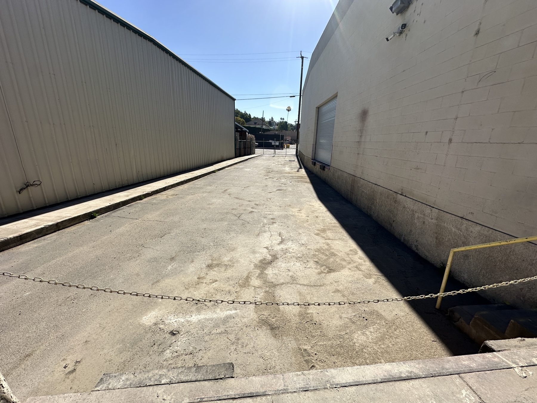 Side alley access between buildings